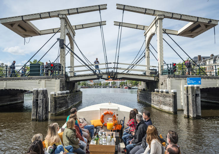 Amsterdam Pizza Cruises: A Unique Dining Experience
